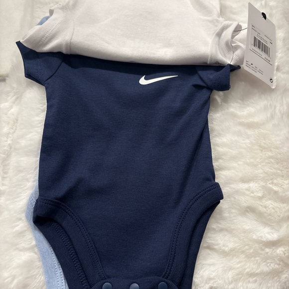 NWT Nike Baby Bodysuit 3 Piece Set | Infant- 3 months - Picture 6 of 7